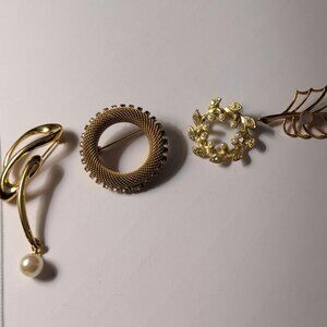 Brooches Lot Vintage Leaf*Pearls and Aurora Borealis Rhinestones* Circle Rhinest